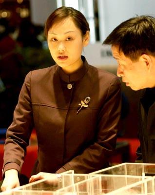 高薪收入与高压力对等 售楼小姐生活全揭密