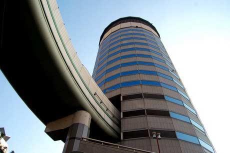 吴江楼市网：高速路竟然穿楼而过 你见过吗？