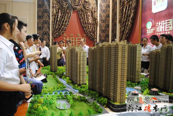 “恒达十年 感恩吴江”大型会展昨日在体育馆开幕