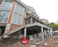 侵占200平方米公共绿地 “长高长胖”别墅遭强拆(组图)