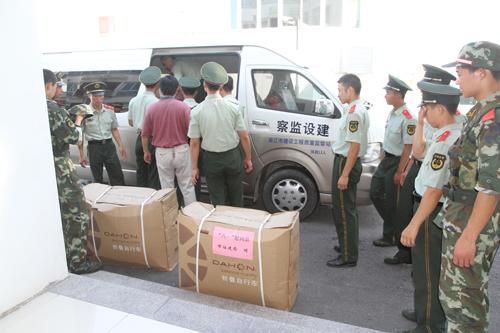 市住建局开展“八一”慰问活动