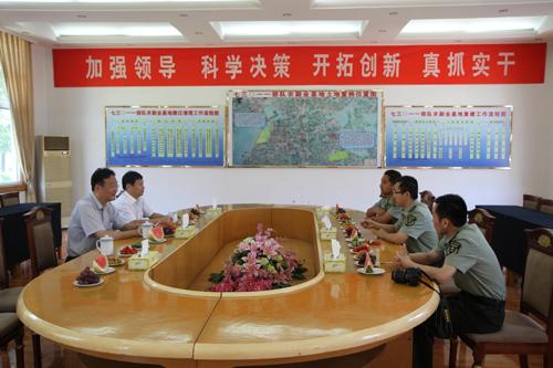 市住建局开展“八一”慰问活动