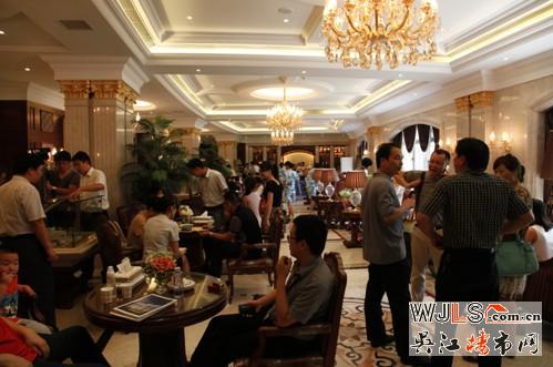【中南世纪城】功能豪宅 3小时劲销逾6成