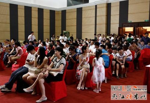 【中南世纪城】功能豪宅 3小时劲销逾6成