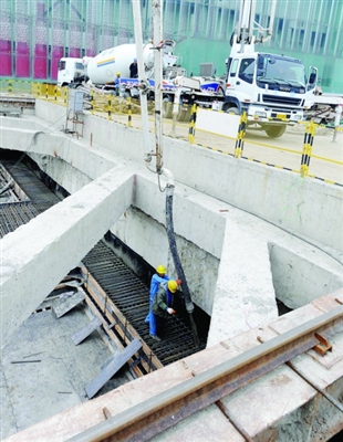 轨交4号线首个车站挺