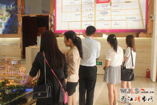 金鹰商业中心：特斯拉试驾让你风光无限