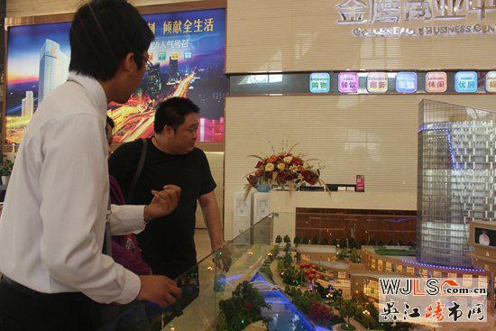 金鹰商业中心：特斯拉试驾让你风光无限