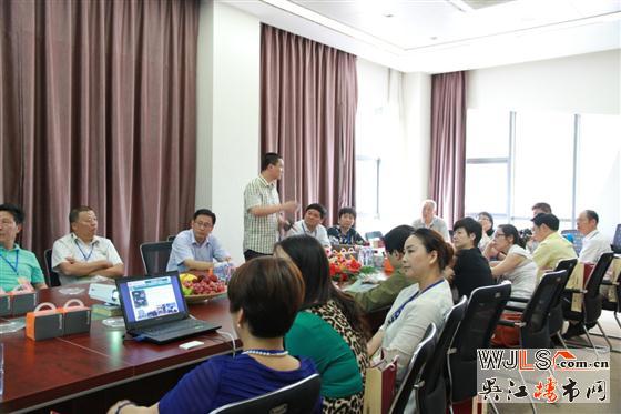 苏州市及姑苏区政协委员一行莅临视察吴江金鹰商业中心