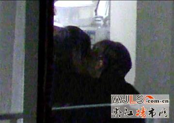 王菲谢霆锋复合公寓内甜蜜拥吻 幽会爱巢被曝光