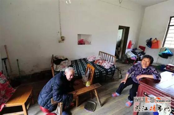 吴江瑞景国际一钉子户被别墅包围 “坚挺”两年仍未拆！
