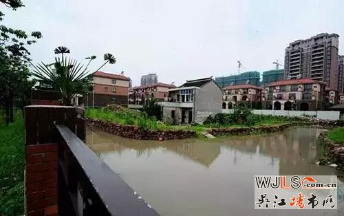 吴江瑞景国际一钉子户被别墅包围 “坚挺”两年仍未拆！