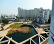 南京开发商资金链断裂 基坑成“鱼塘”