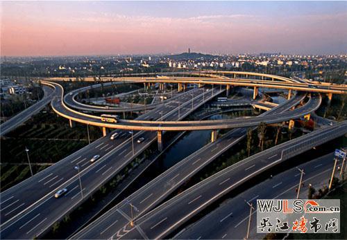 是什么魔力“驱使”众地产大佬齐唱《东环之歌》？