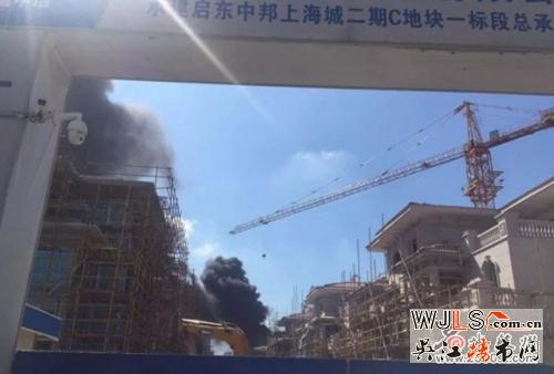 突发!江苏碧桂园一在建别墅区突发大火 现场浓烟滚滚