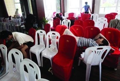 网传昆山楼市将限购 上海购房者连夜排队购房