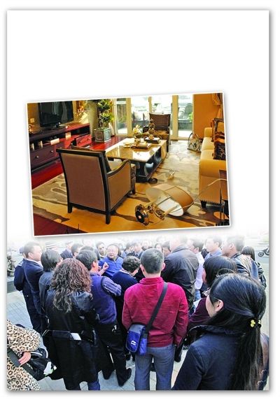 南京一楼盘业主打砸样板房 称为楼房降价“维权”