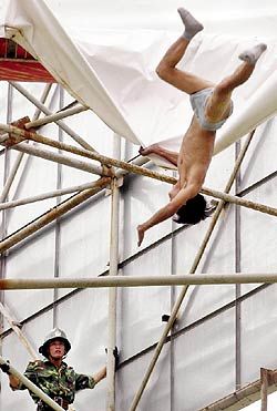 房价大跌后竟有人脱光跳楼 离婚率亦巨幅攀升