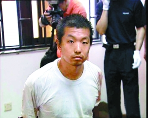 男子闯入上海警局捅死5民警 公安部哀悼(图)