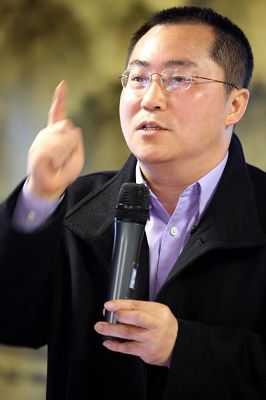 地产四大腕解读房产形势 自发学做“猪坚强”