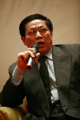 地产四大腕解读房产形势 自发学做“猪坚强”