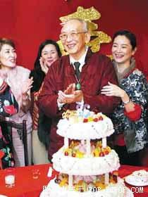 30位大牌明星与父母家人珍贵家居合影