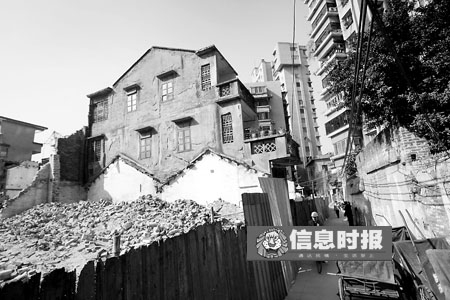鳌洲外街37号房主成为南华西拆迁改造中唯一的“钉子户”，危改办协商未果只好提请仲裁。