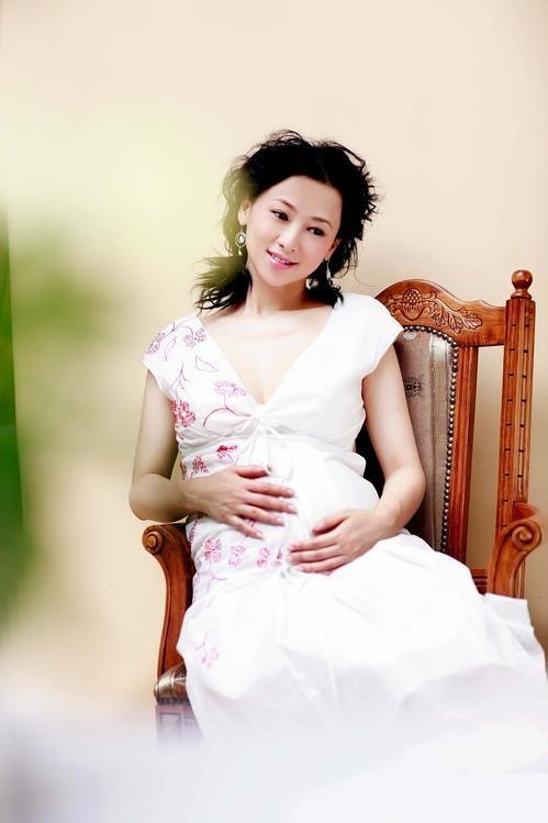怀孕明星妈妈居家生活照